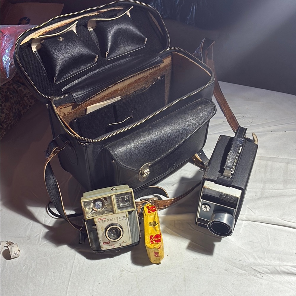 Vintage Kodak Movie Camera + Bag, StarMite II Flash, Bulbs & Kodachrome Film